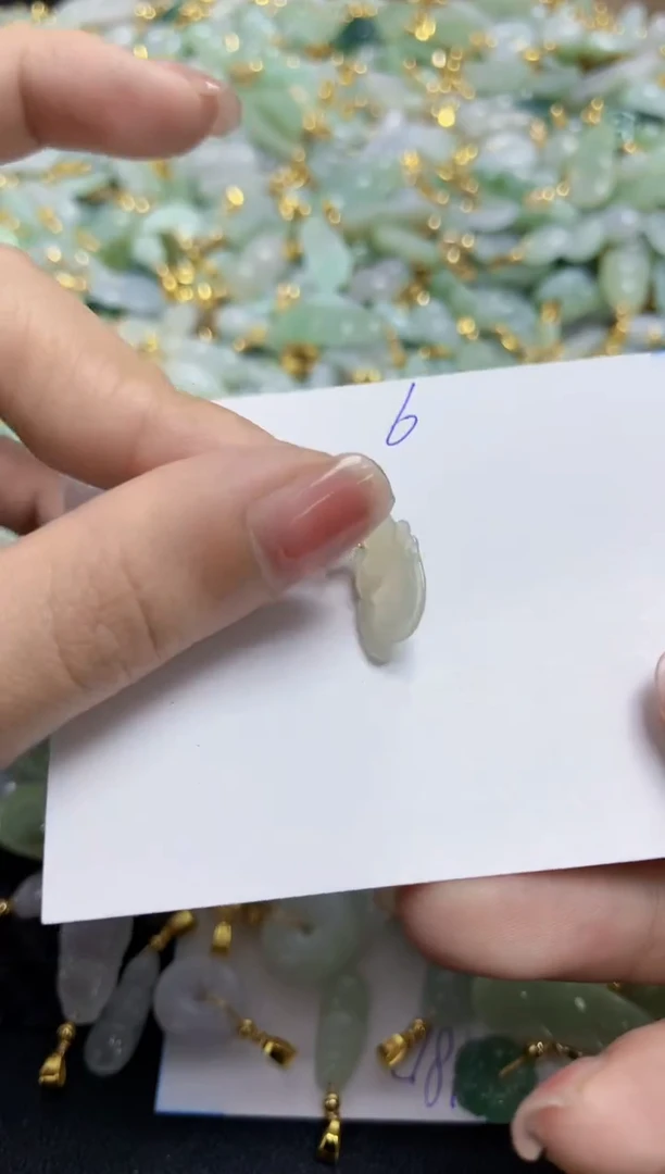 【闪购商品】翡翠挂件合金V天然缅甸翡翠A货