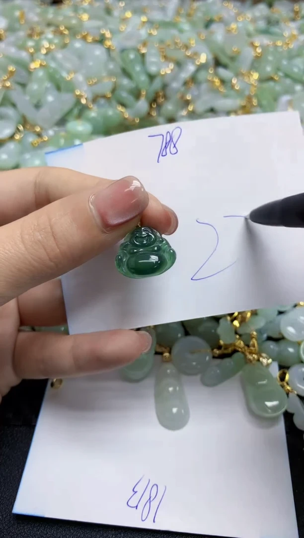 【闪购商品】翡翠挂件合金v 天然缅甸翡翠A货