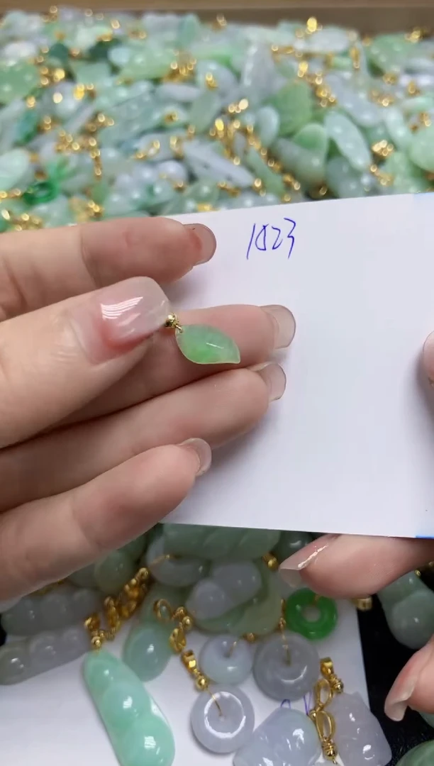 【闪购商品】翡翠挂件合金天然缅甸翡翠A货