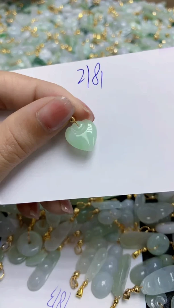 【闪购商品】翡翠挂件合金v 天然缅甸翡翠A货
