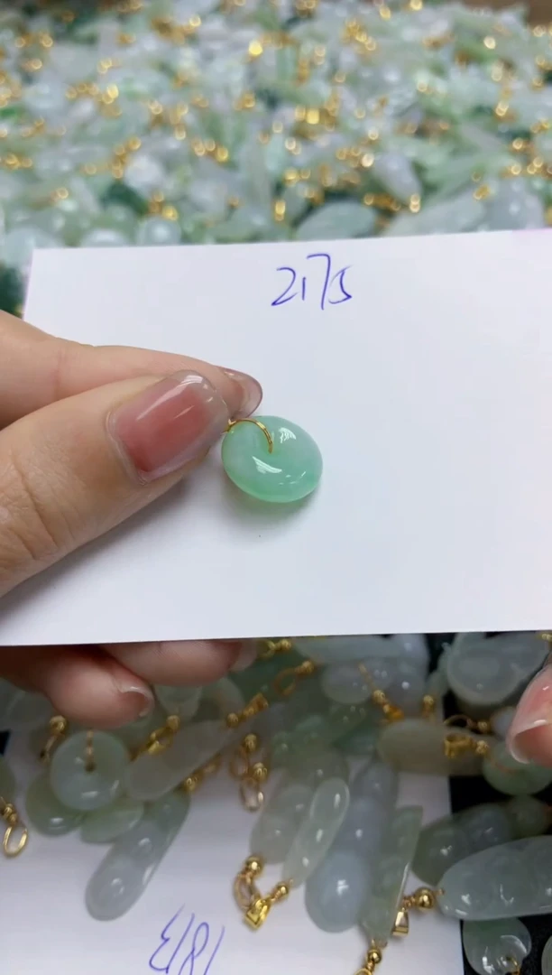 【闪购商品】翡翠挂件合金v 天然缅甸翡翠A货