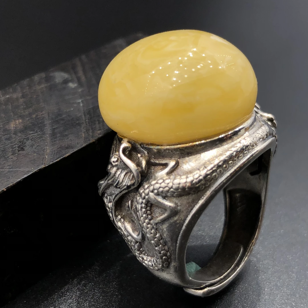 原生态白花蜜蜡戒指，蜡质浓郁，蜜度好手工定制款，龙身造型，霸气。