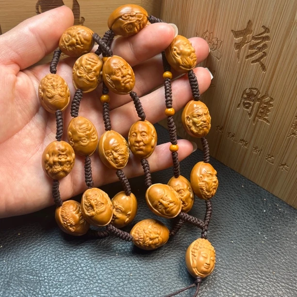 三疯款黄背写实十八罗汉鸡血红橄榄核雕手串脖挂手工文玩铁核吊坠