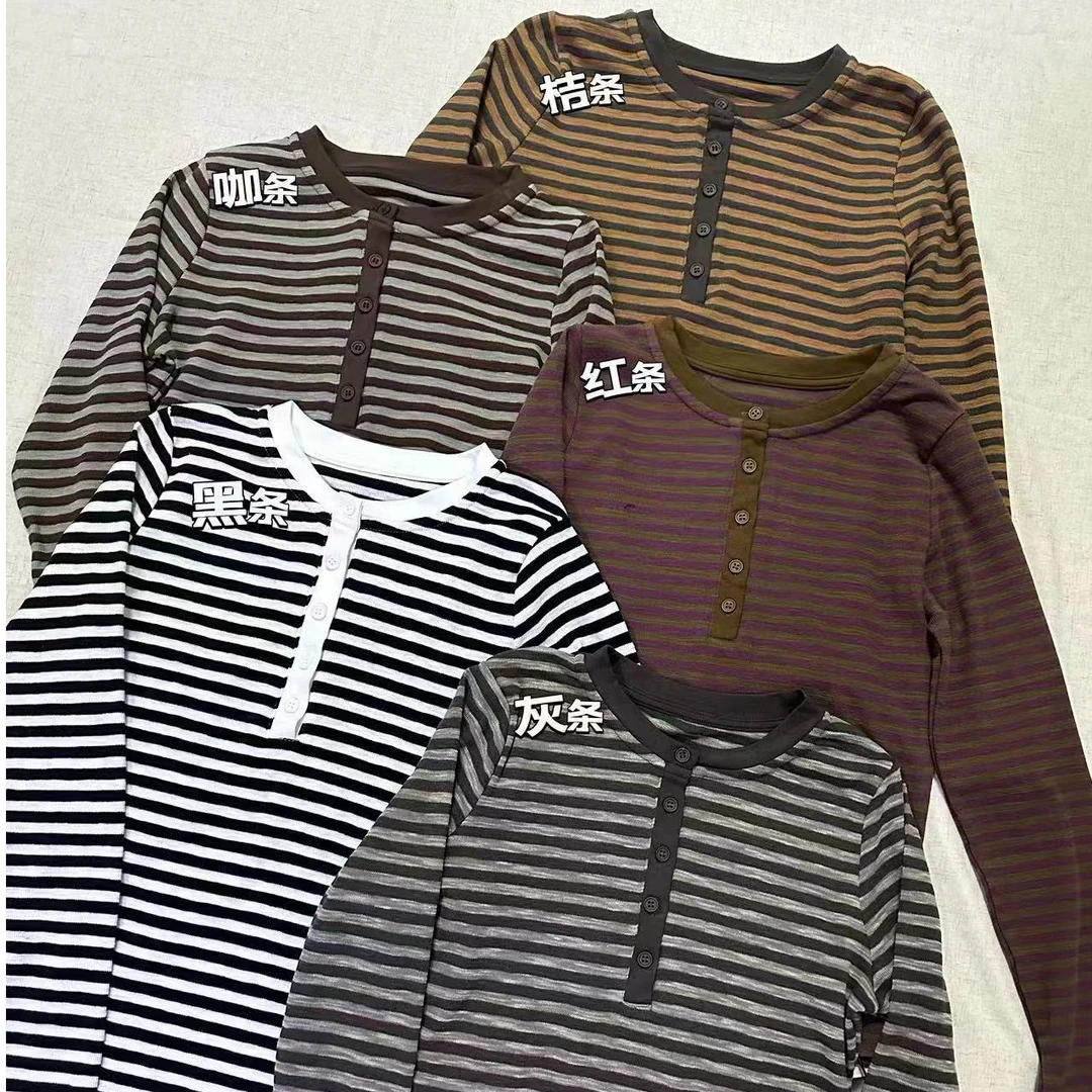 6955条纹拼领扣子款打底衫