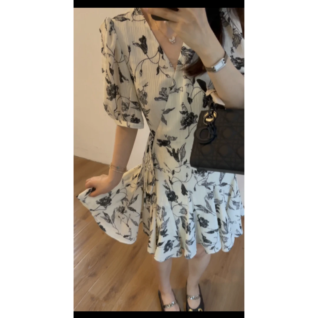 miss muzi｜【特价】水墨气质花朵 肌理感交叉系带连衣裙（飘逸 舒适）