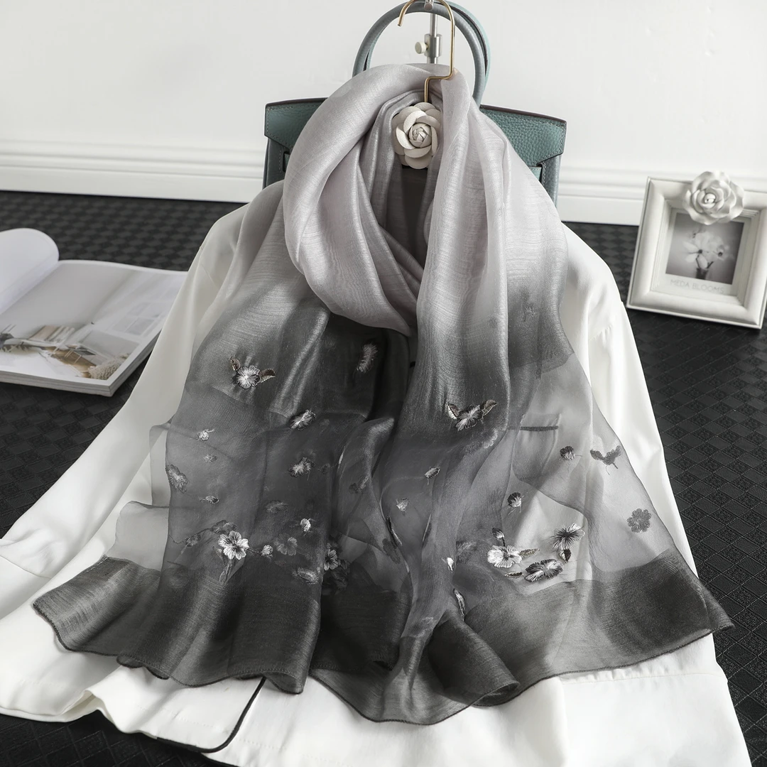 【新媚乐】新款高档 175*75厘米左右丝巾-渐变小花灰色