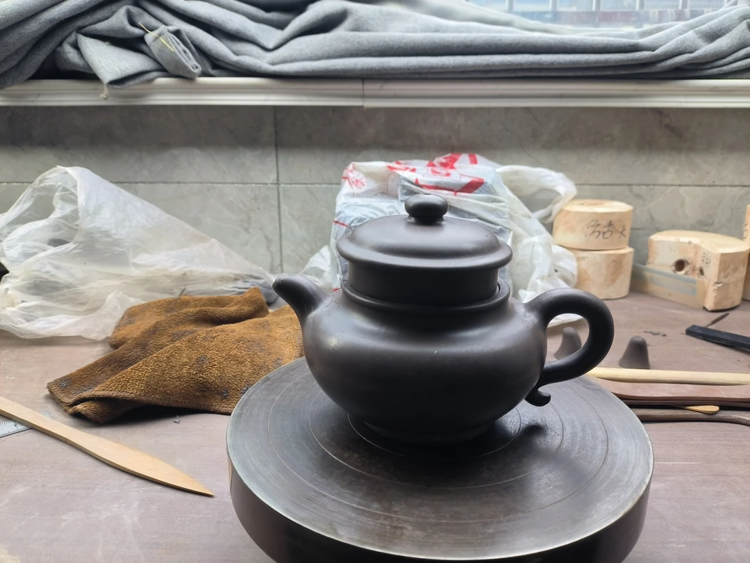 黄龙山原矿青灰段仿古壶