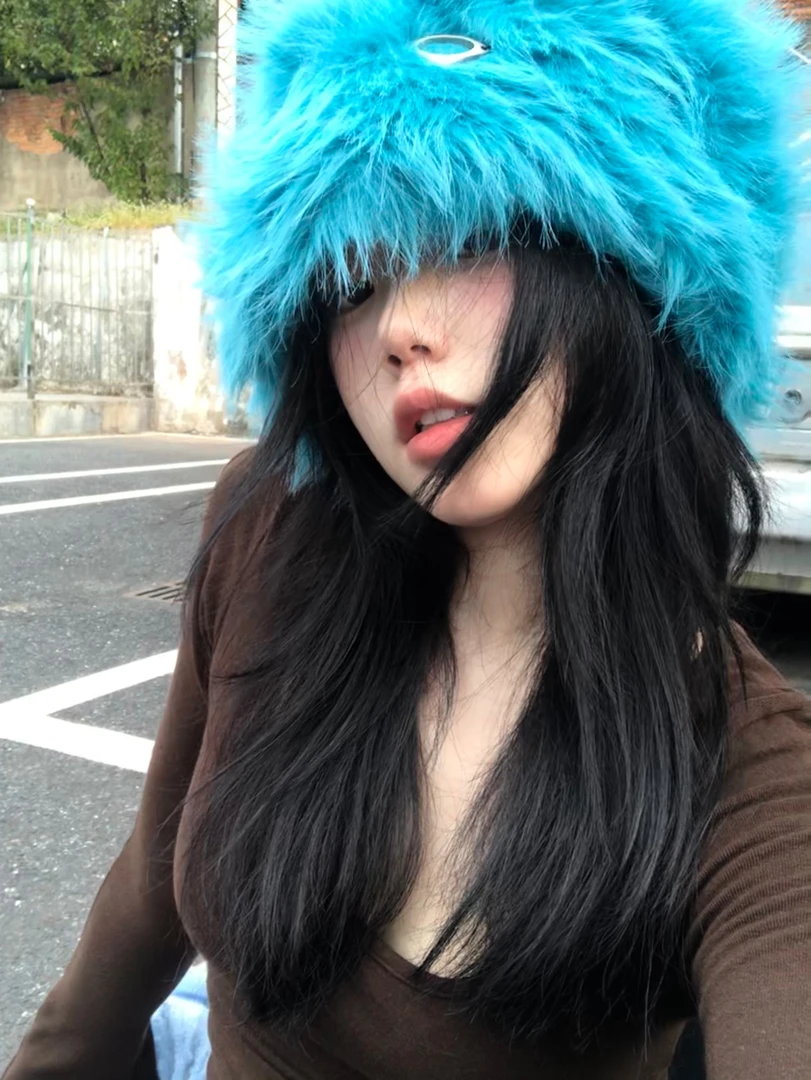 ins风辣妹拍照小众设计师款渔夫帽子女时尚毛绒绒秋冬保暖护耳帽