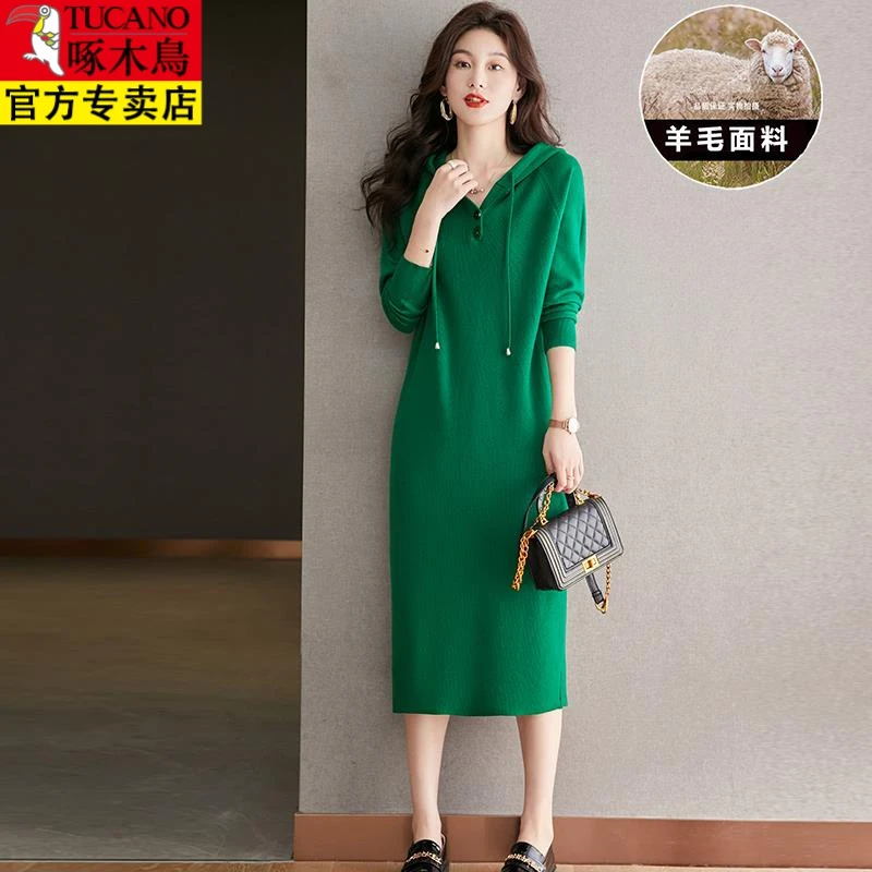 啄木鸟高端连帽针织羊毛连衣裙女秋冬季新款宽松显瘦绒毛毛衣长卫
