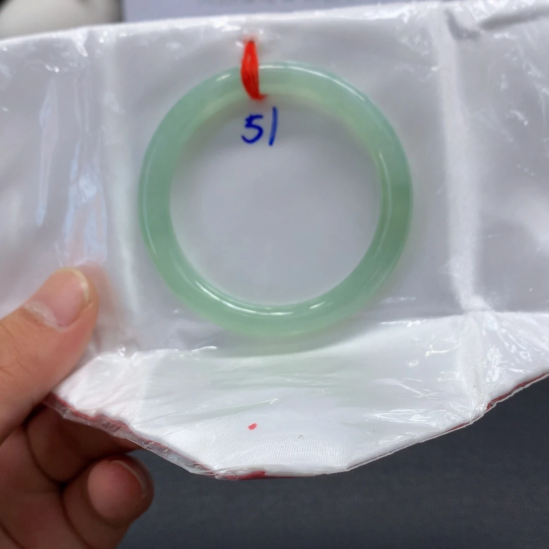 翡翠手镯未镶嵌翡翠手镯