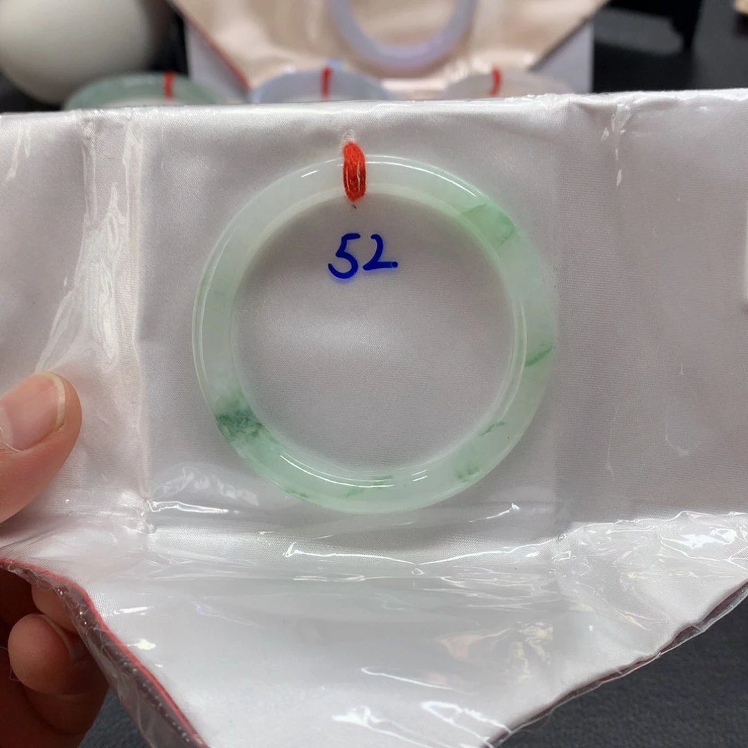 翡翠手镯未镶嵌翡翠手镯