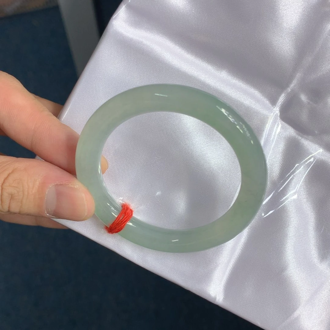 翡翠手镯未镶嵌翡翠