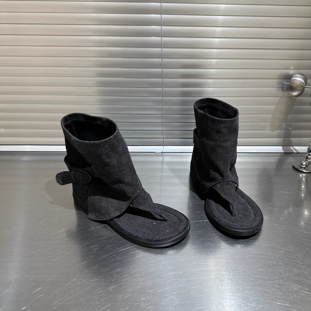 《嘉怡推荐》时尚夹趾短筒平底凉靴