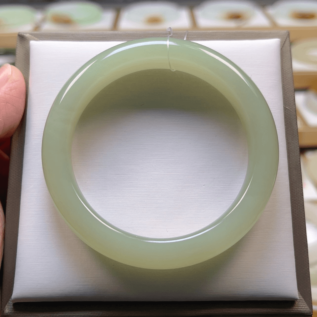 【闪购商品】和田玉手镯未镶嵌糖*姐3