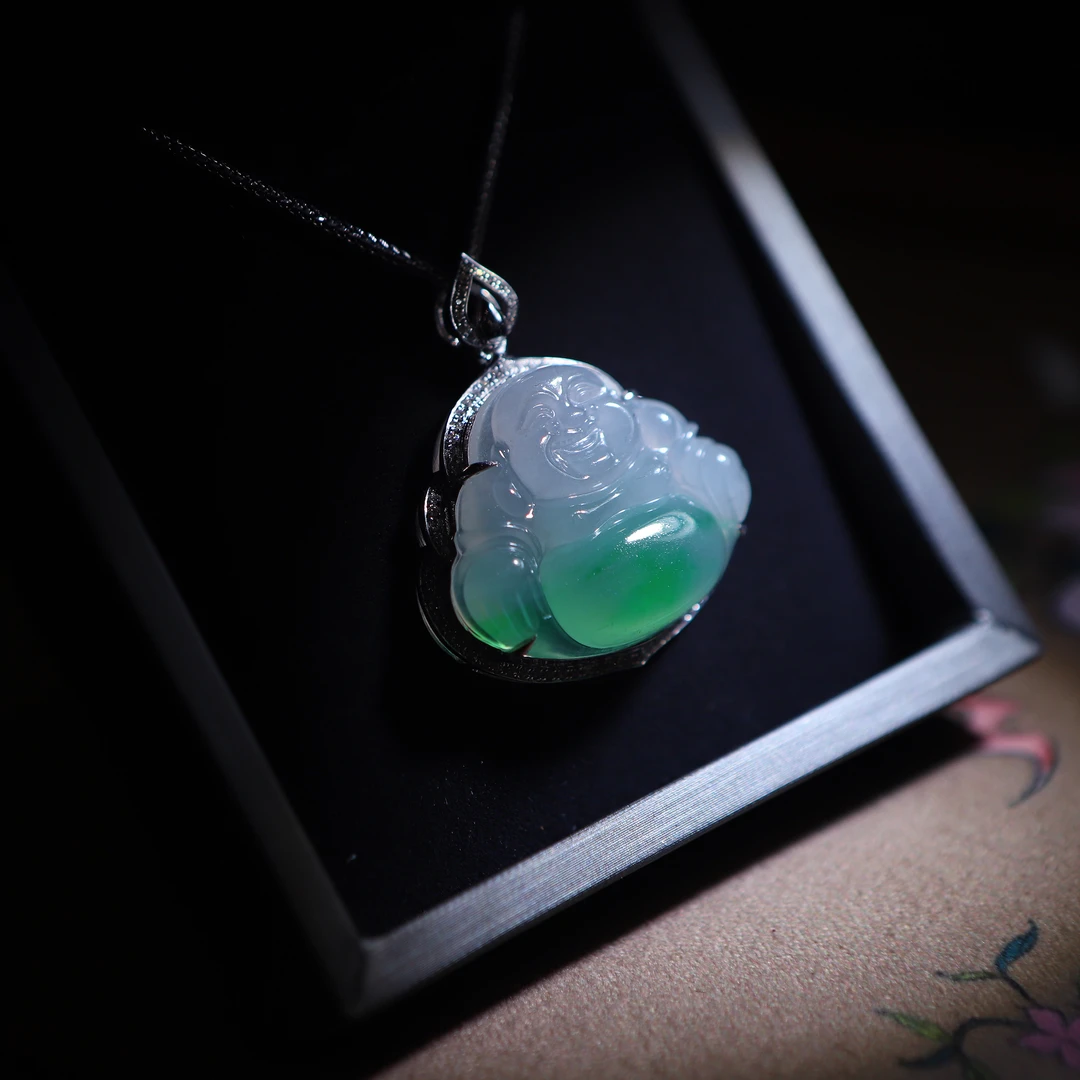 玉福堂18K金镶嵌天然缅甸A货冰种翡翠佛公正阳绿色大肚佛吊坠