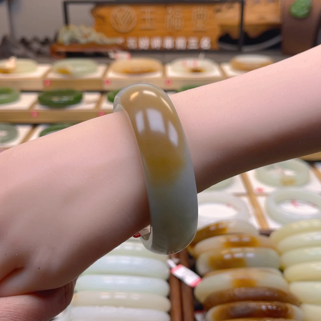 和田玉手镯未镶嵌2