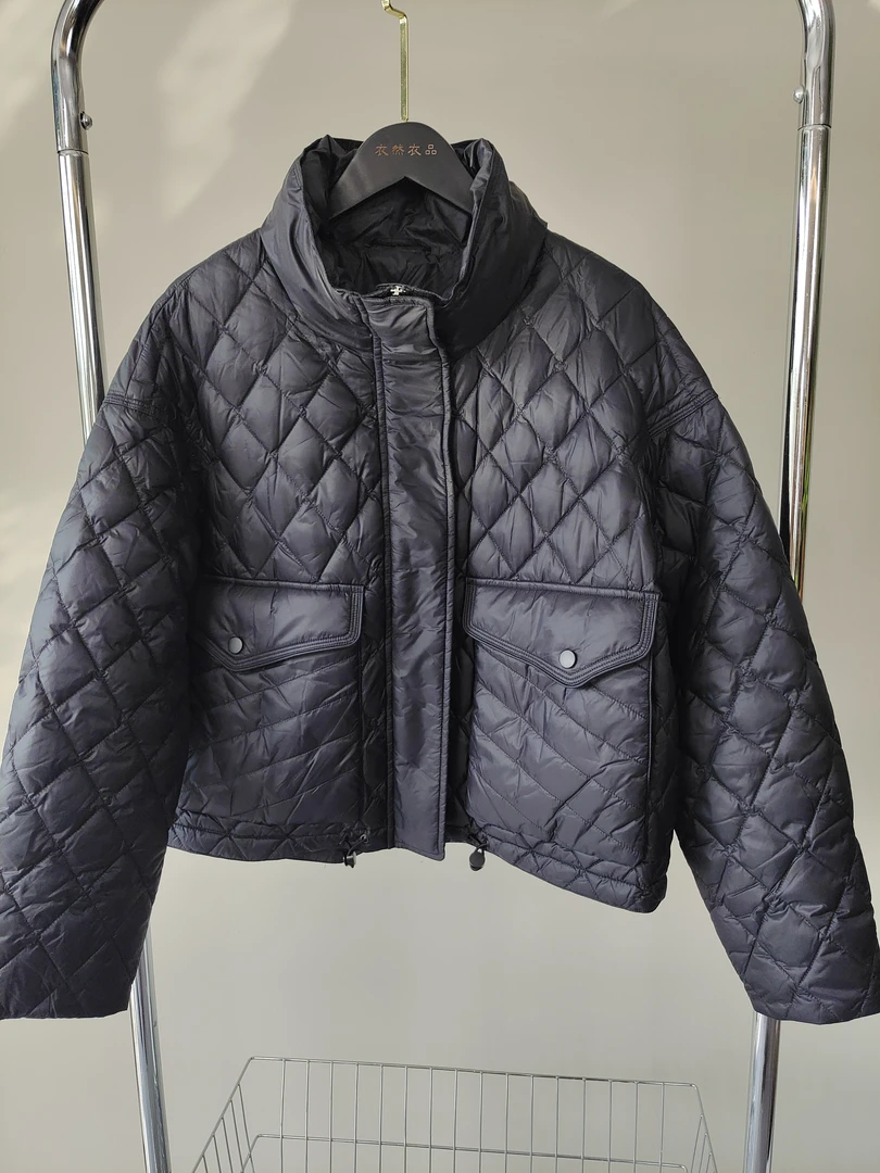 简约休闲菱格保暖羽绒服原创设计时尚宽松百搭短款外套67209