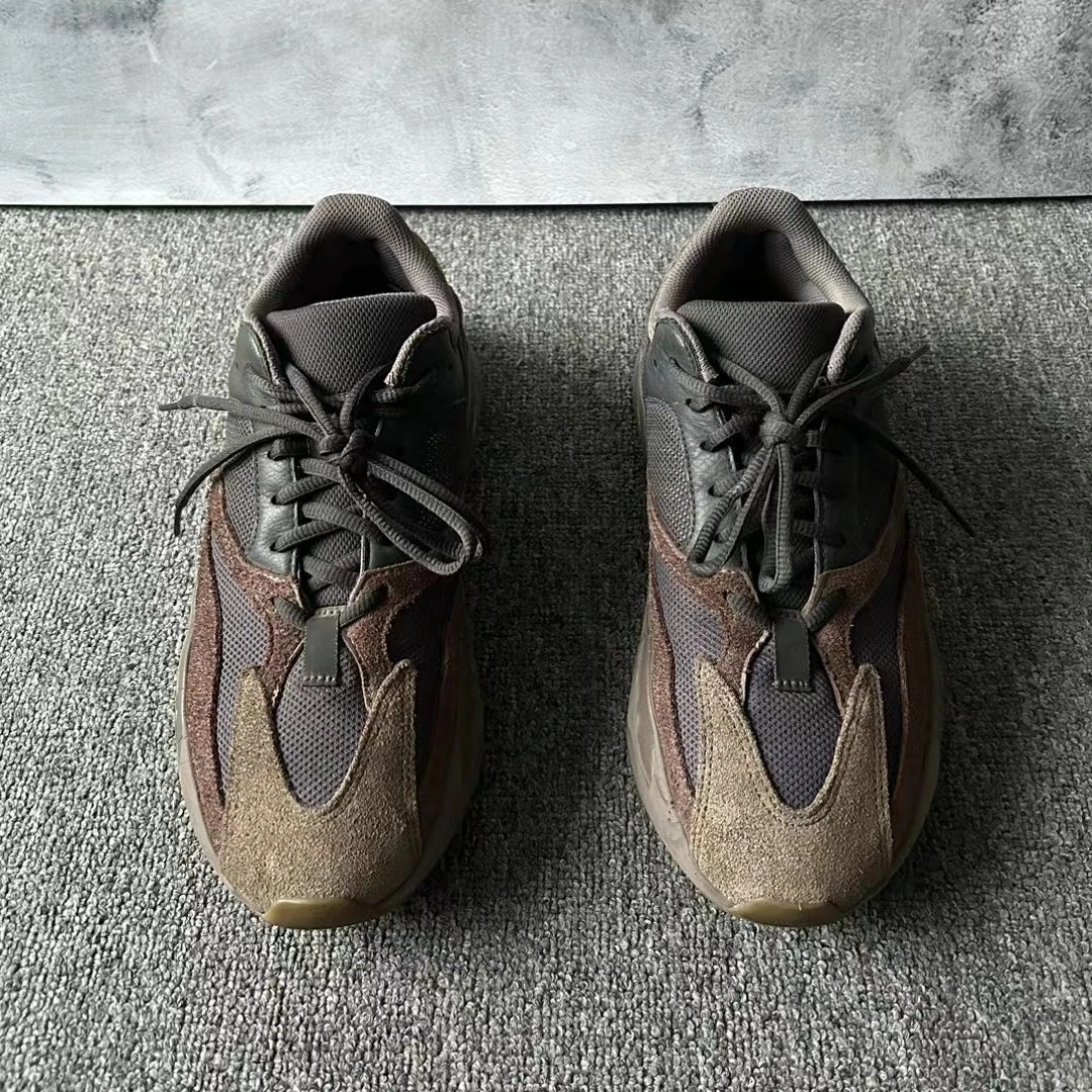 43.5码Yeezy700黑棕球鞋无原盒成色一般鞋帮瑕疵公价3109
