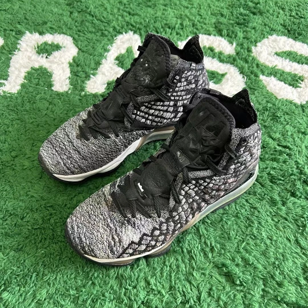 44码/詹姆斯17深灰球鞋原盒/9新成色很好/公价909