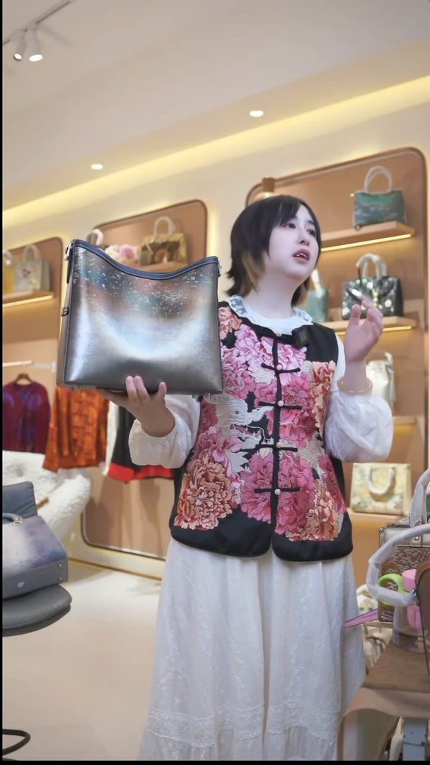 【闪购商品】织绣岁玺子兮头层牛皮 流浪包