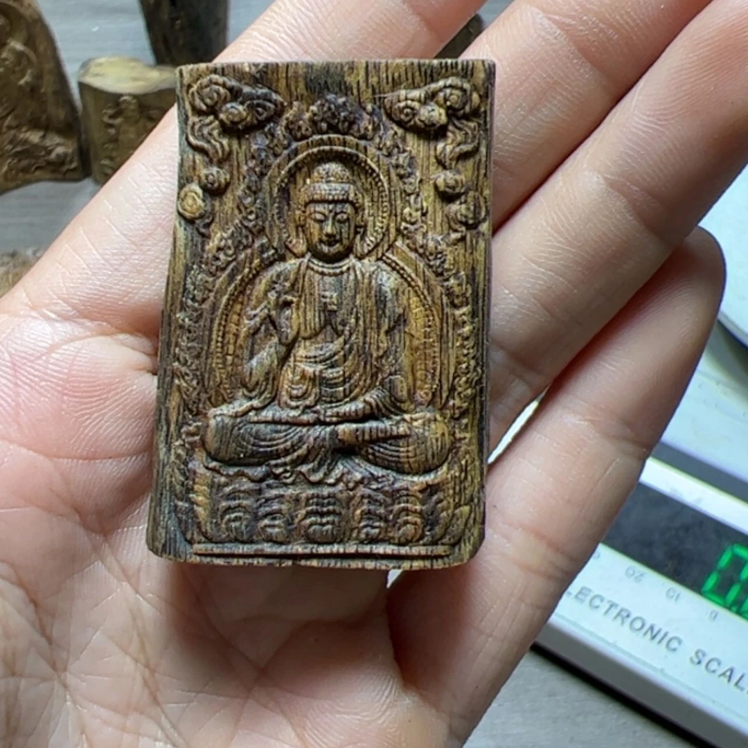 【闪购商品】沉香吊坠振**德块料牌子糖结7.8克