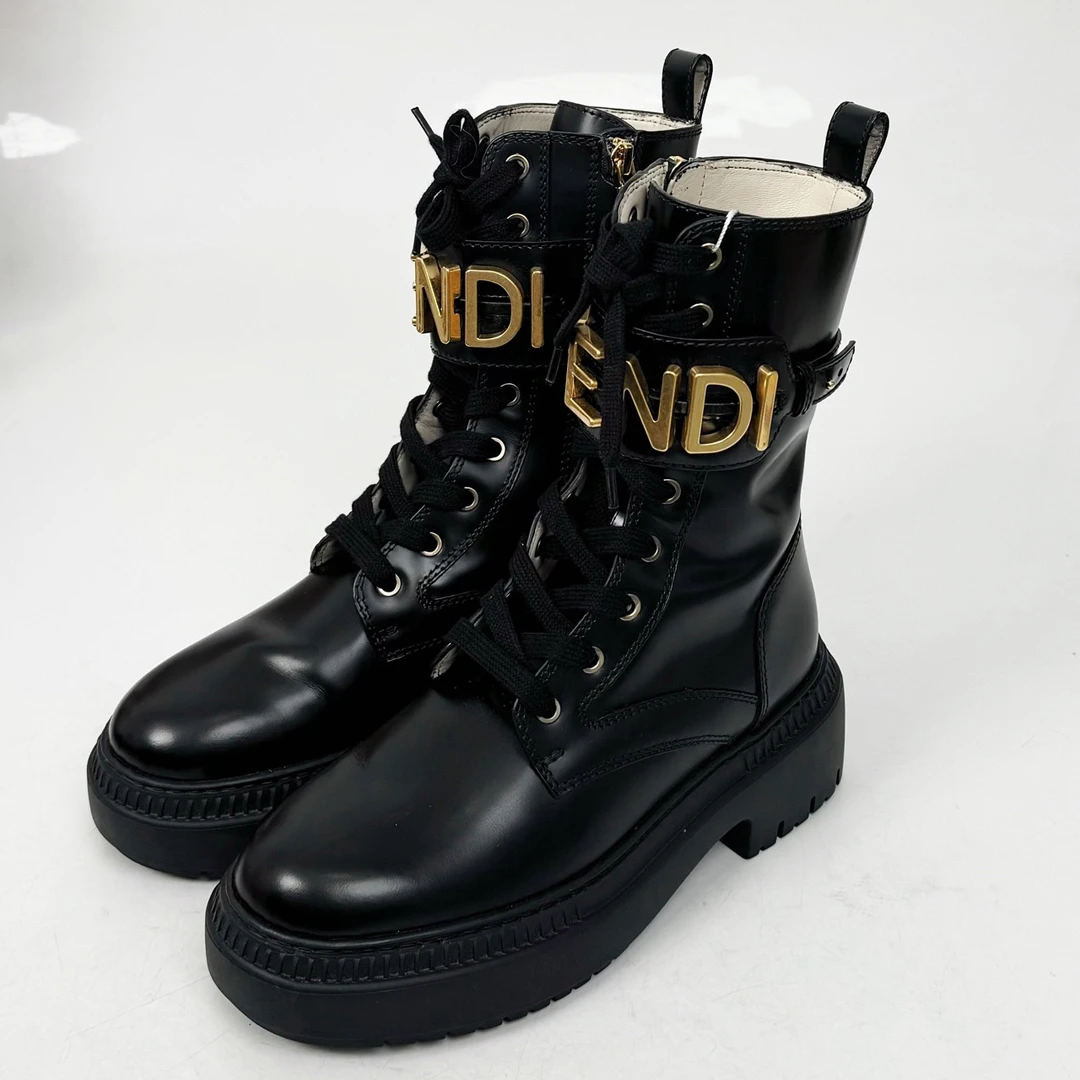 95新 FENDI/芬迪 36.5码/Fendi/芬迪 金属logo马丁靴/jm07781
