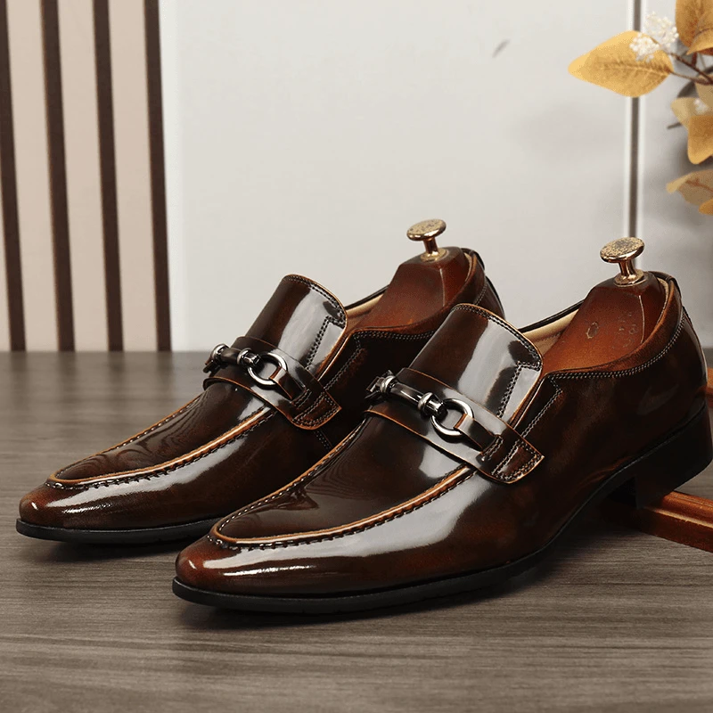 百搭春秋时尚英伦风尖头商务休闲皮鞋真皮亮面一脚蹬高档修身男鞋