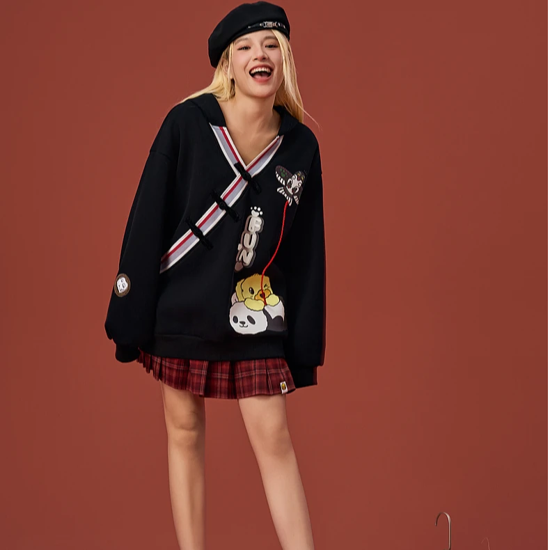 B.Duck小黄鸭卡通熊猫系列2024秋冬新款国风盘扣斜门襟新中式卫衣