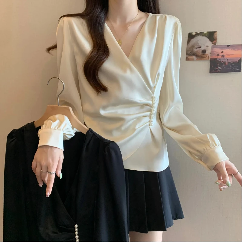 2024秋季新款大码气质个性设计感小众别致褶皱缎面收腰显瘦小衫