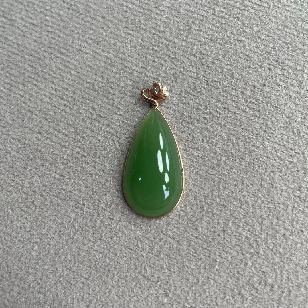 18k金镶嵌和田碧玉精品百搭水滴吊坠