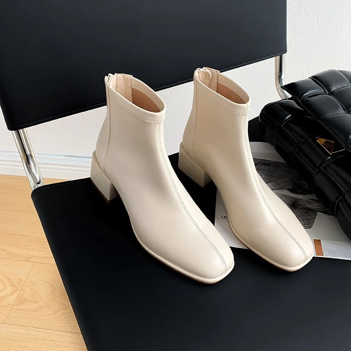 真皮切尔西短靴女2024秋冬新款粗跟瘦瘦靴加绒白色中跟方头靴子女