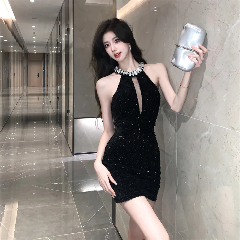 赫本风法式丝绒亮片晚礼服女春夏装高级感重工轻奢镶钻挂脖连衣裙