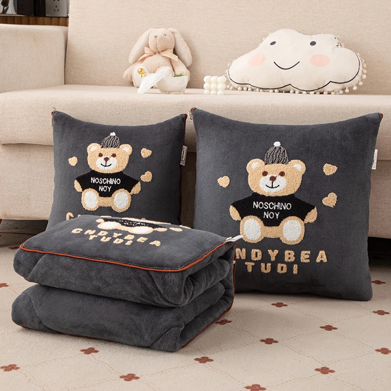 牛奶绒加厚抱枕被子多功能二合一折叠车载双面两用抱枕被子两用