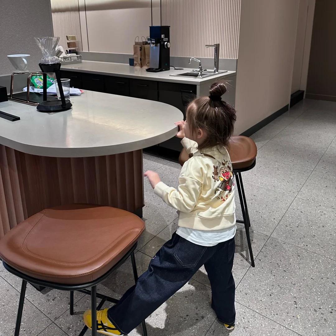 壹妈童装萌娃穿搭女童套装儿童春季洋气卡通印花卫衣牛仔裤两件套