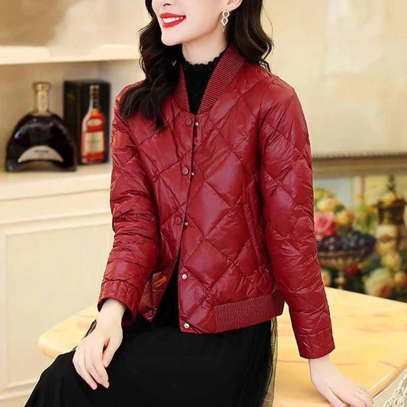 酒红色棉服女秋冬新款小个子修身轻薄保暖短款棒球服棉衣外套女