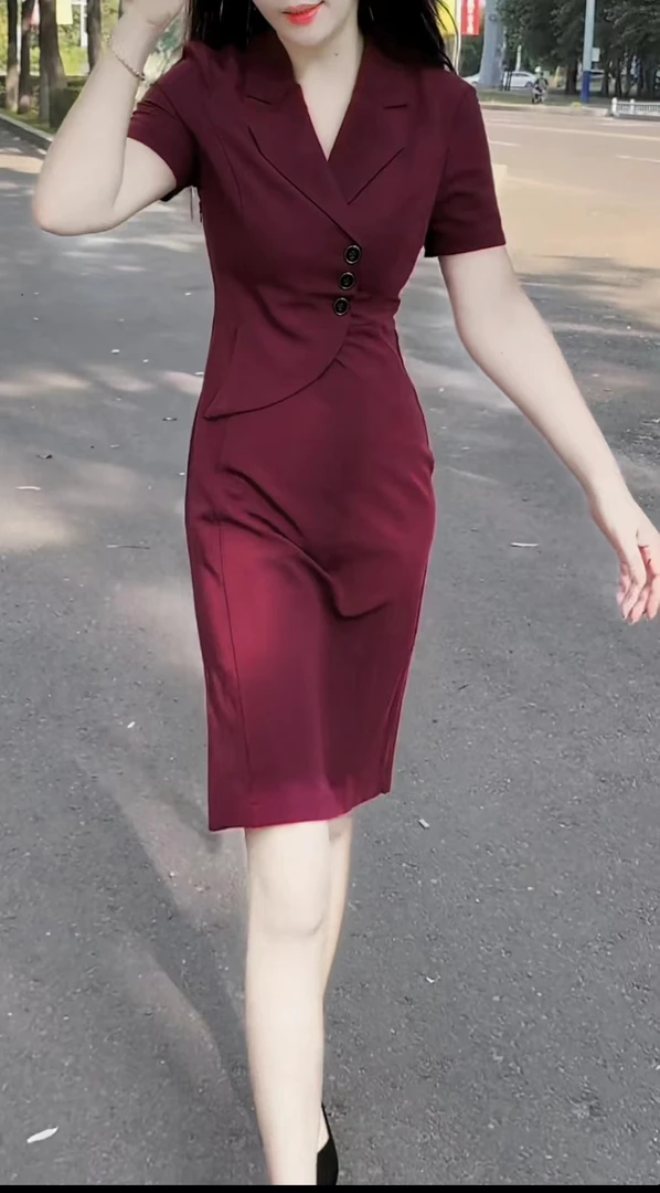 2024秋季网红气质时尚性感法式纯欲收腰长袖女式修身连衣裙