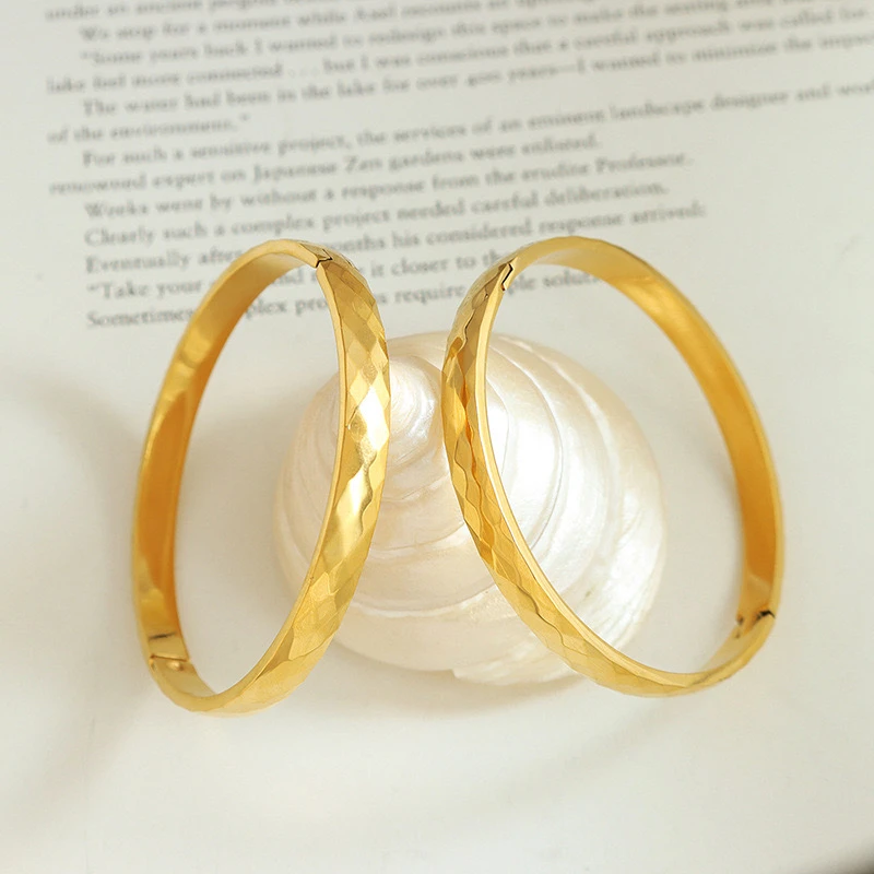 钛钢手镯 菱格欧美风卡扣钛钢不掉色金色女士手镯气质百搭精美