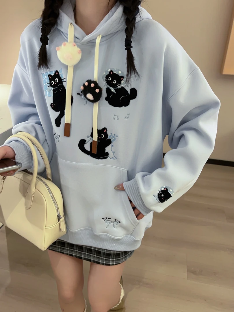【D077】冬季新款加绒加厚三只黑猫刺绣带猫爪挂件连帽卫衣