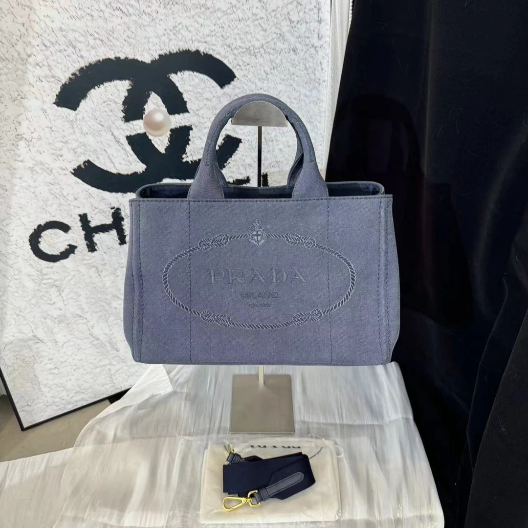 95新 Prada/普拉达 坤球奢选 普拉达深蓝单宁沙滩包