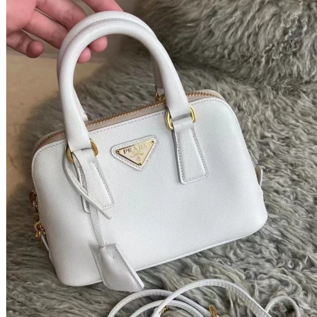 95新 Prada/普拉达 白金mini贝壳