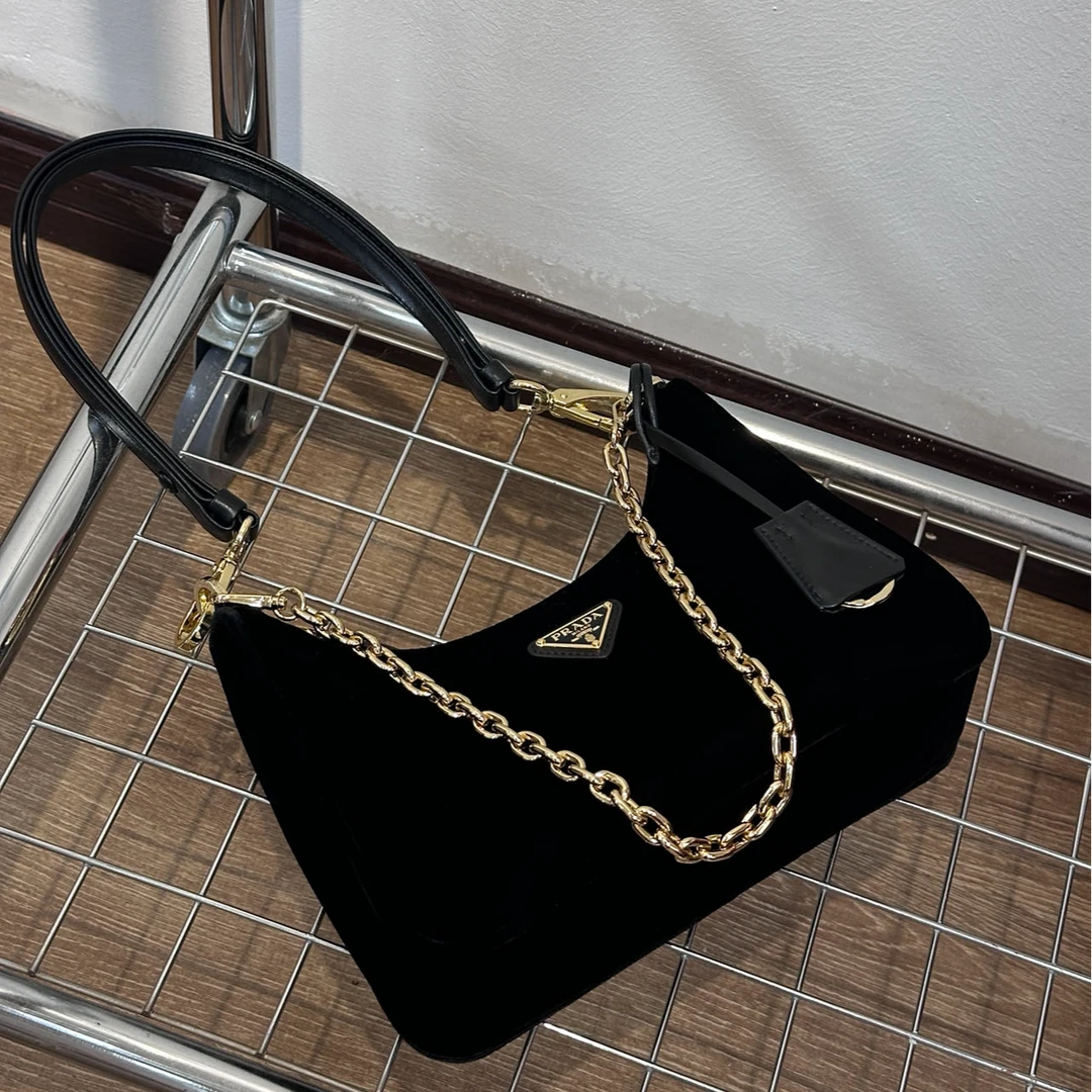 95新 Prada/普拉达 CS5370/Prada黑色丝绒hobo/单肩包
