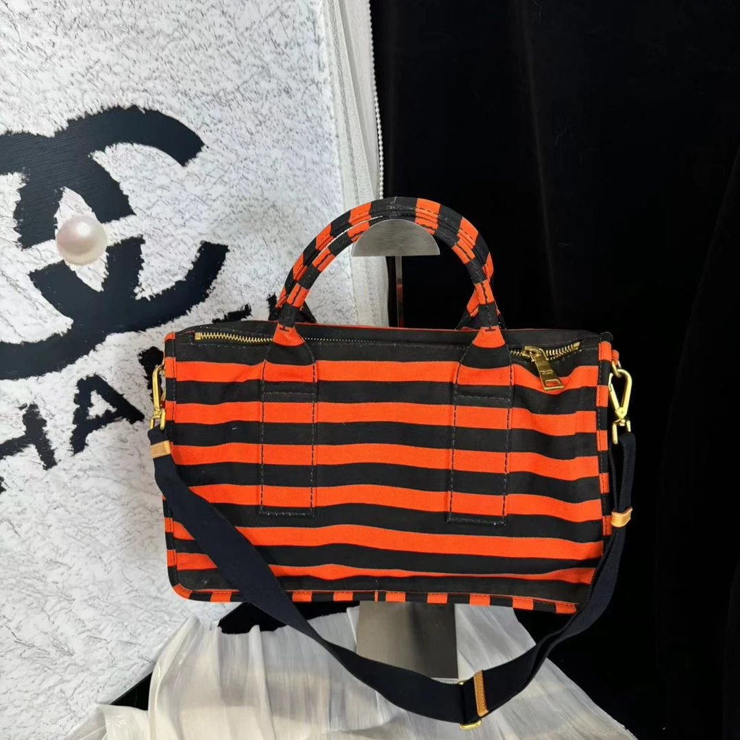 95新 Prada/普拉达 坤球奢选 普拉达大号沙滩单肩包