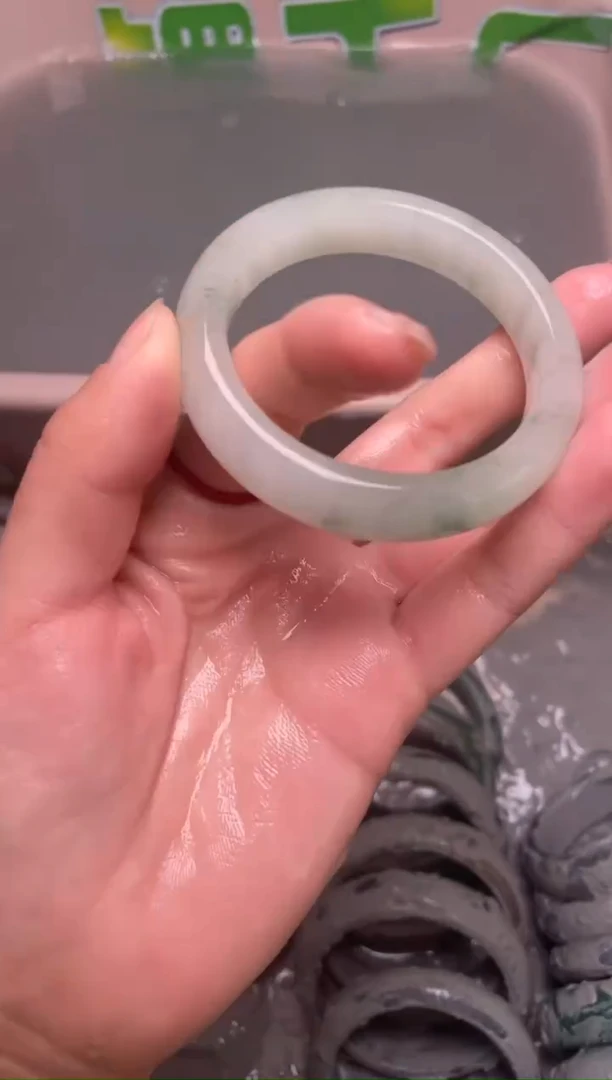 【闪购商品】石英质玉手镯未镶嵌51圈口