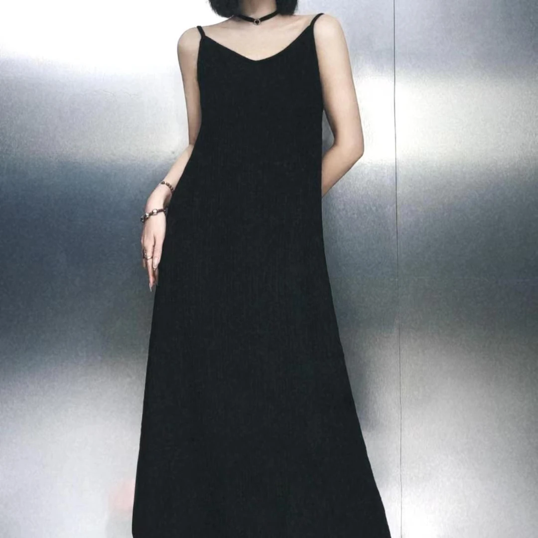 新款2024法式时尚复古吊带连衣裙女修身气质性感显瘦遮肉中长裙潮