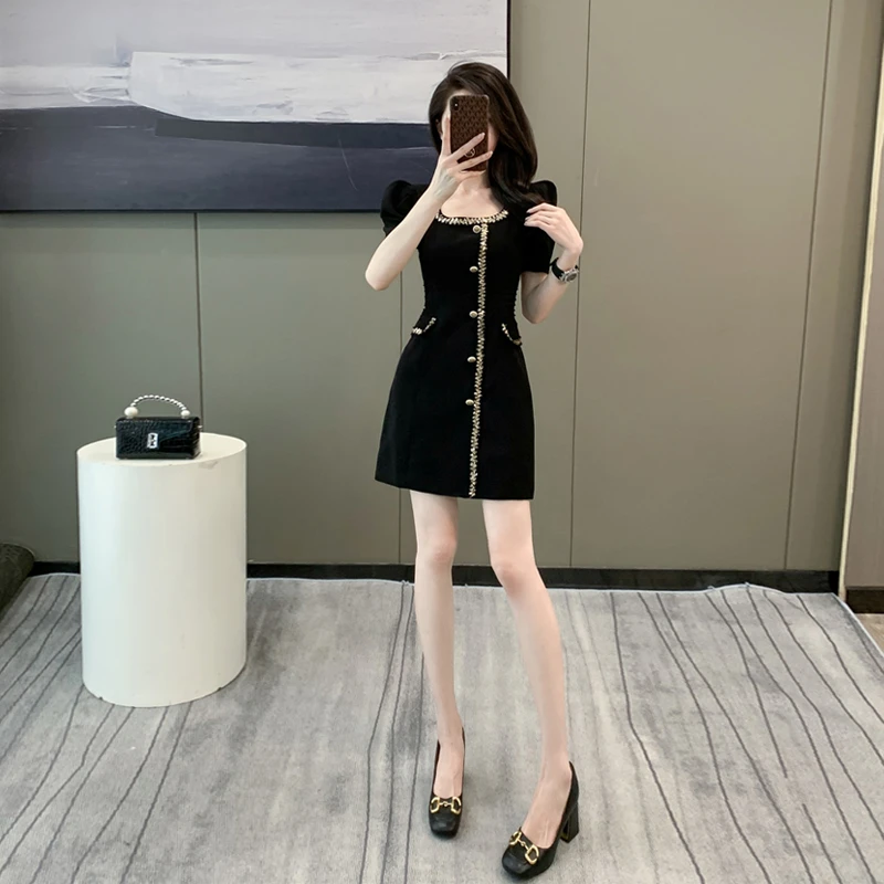 法式小香风黑色方领泡泡袖连衣裙女夏季高端轻奢洋气修身显瘦短裙