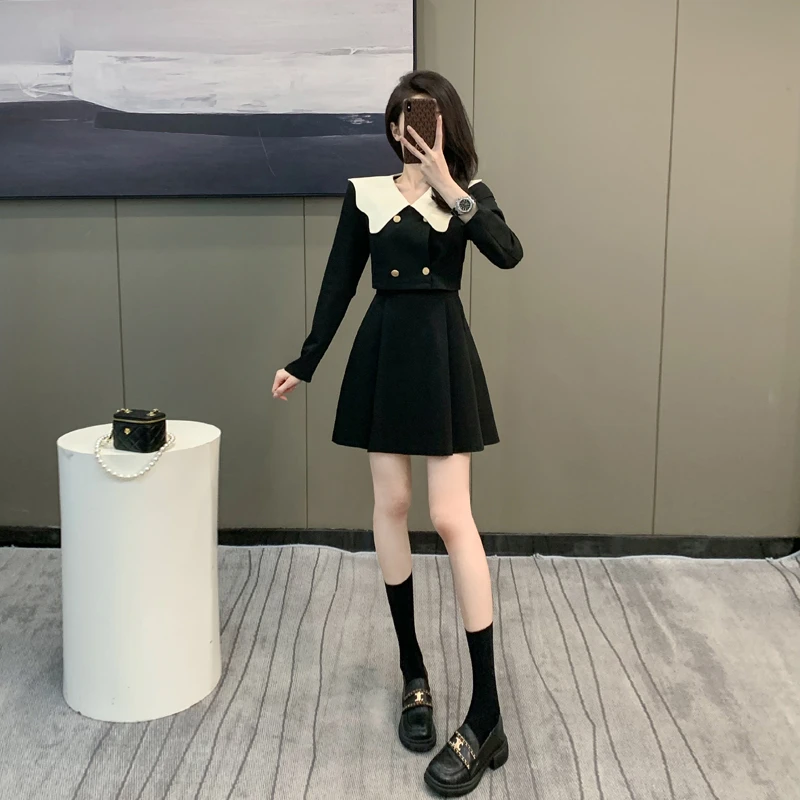 假两件长袖连衣裙女秋季新款法式复古收腰显瘦气质黑色百褶短款