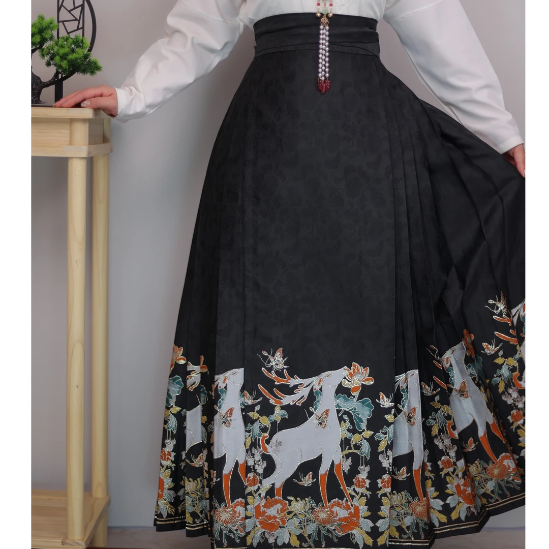 鹿款国风织金妆花重工半身马面裙一片式-五米六对褶