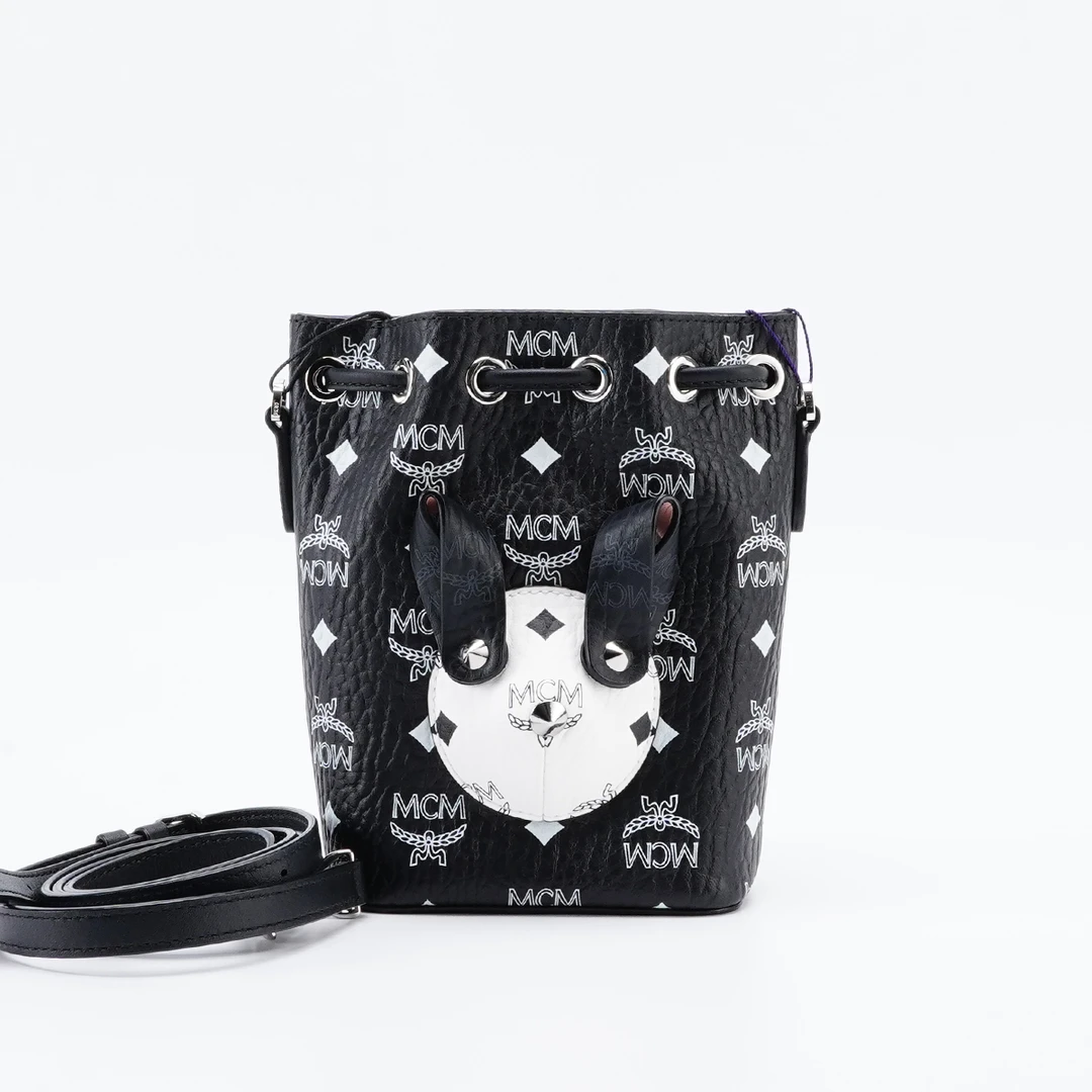 99新 MCM 【桔夕牛姐】MCM 抽绳水桶包mini兔子款/BG23008151