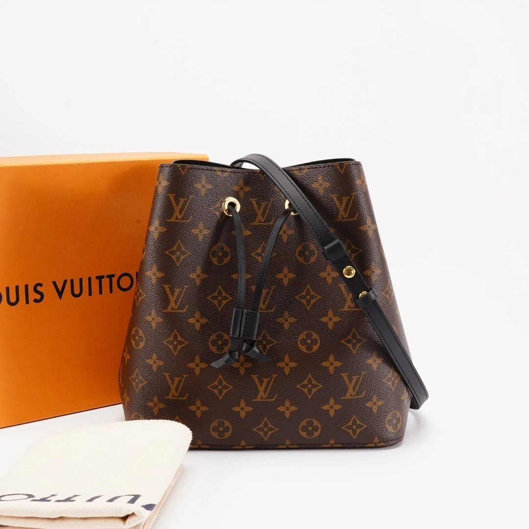 99新 LouisVuitton/路易威登 【诗诗】黑水桶包BG22000733