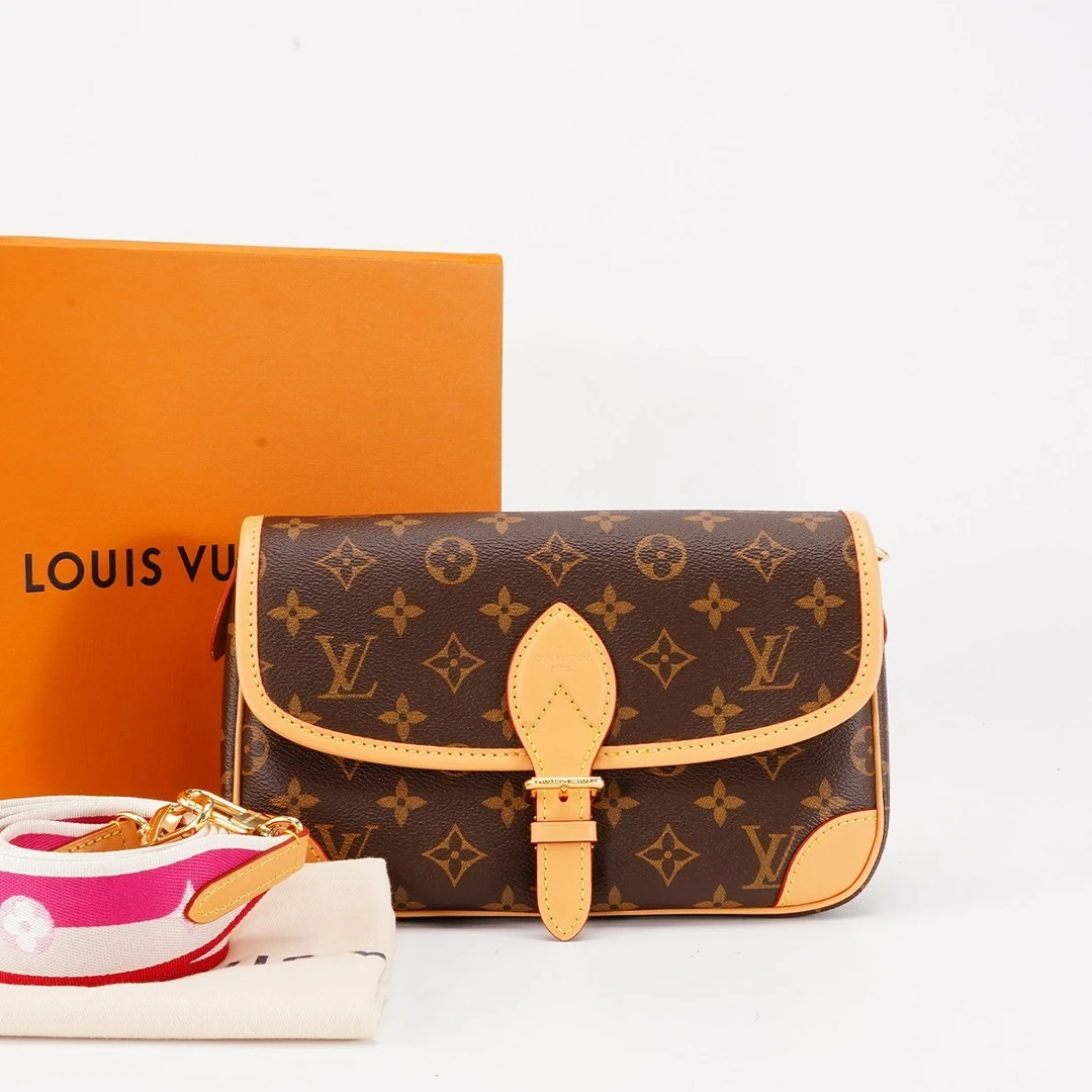 全新未使用 LouisVuitton/路易威登 diane法棍粉肩带BG22000695